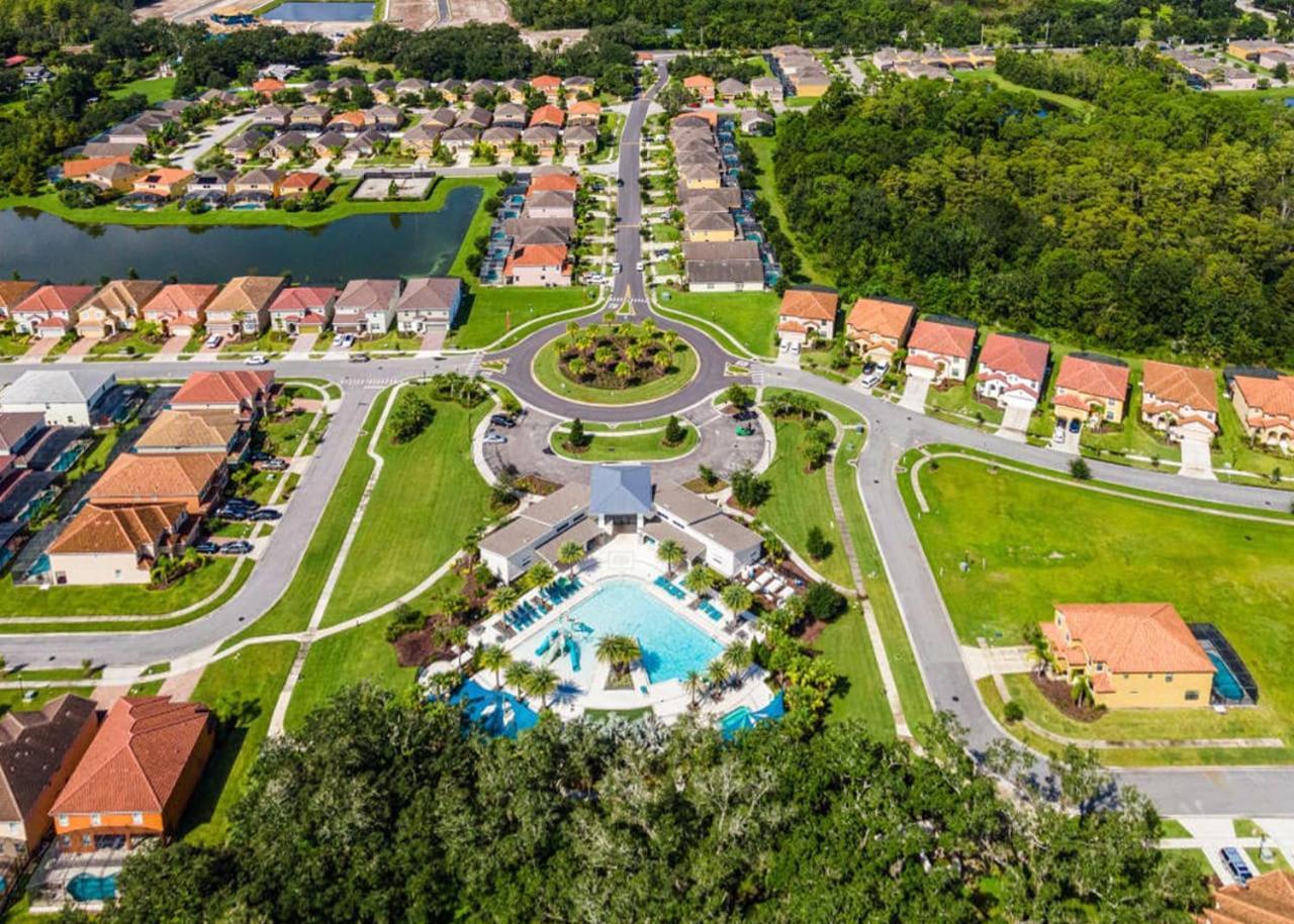Stunning 9Br Home - Family Resort With Private Pool, Hot Tub, Games Room And Bbq! 키시미 외부 사진